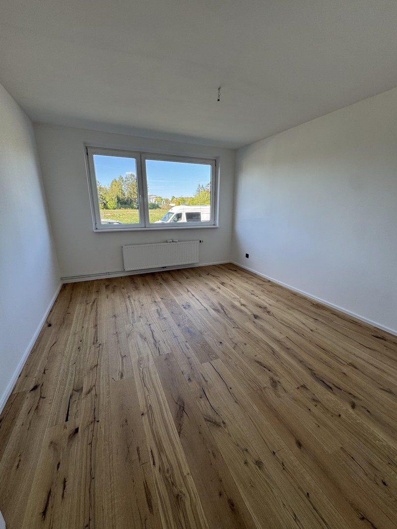 Stilvoll renovierte 3- Zimmer Wohnung mit grünem Ausblick – Hamburg – Vorschaubild 2