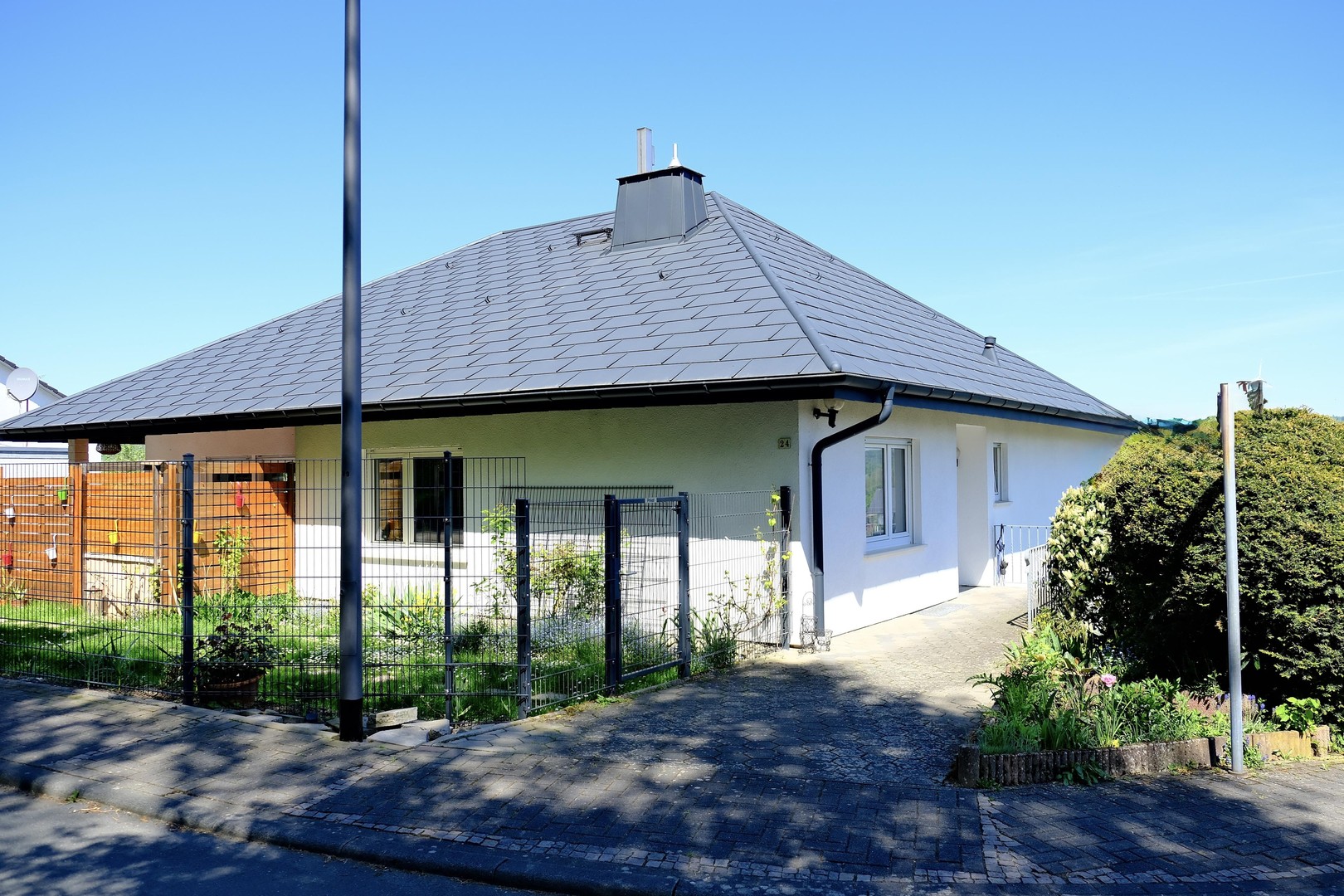 Haus mit Praxis und Apartment – Löhnberg – Bild 1 von 18