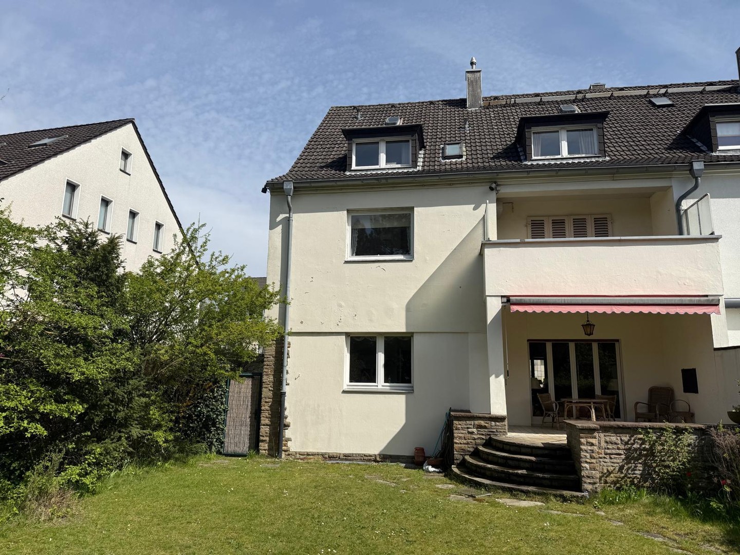 Unmittelbar an der Uni-Klinik: Sonne - Weite- Ruhe - Reihenendhaus mit Traumgarten in Bestlage – Düsseldorf – Vorschaubild 2