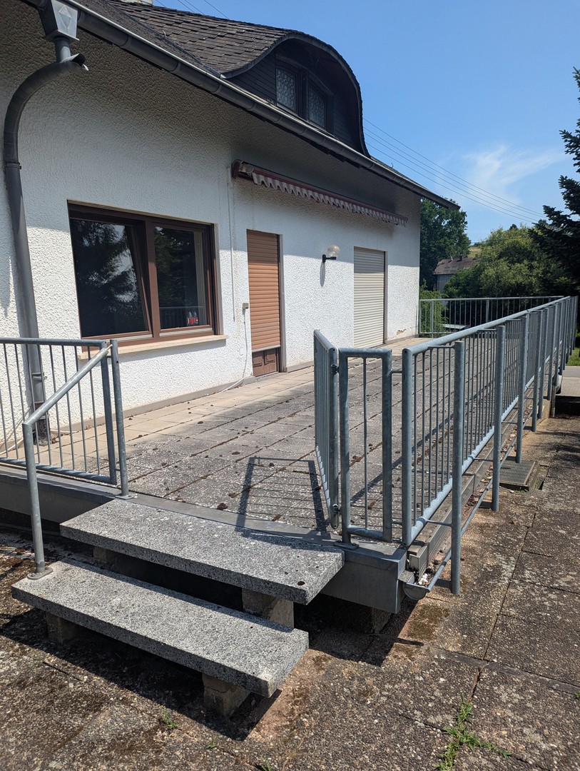Platzvielfalt in ruhiger Idylle: EFH mit Terrasse und großem Gartengrundstück – Heusweiler – Vorschaubild 43