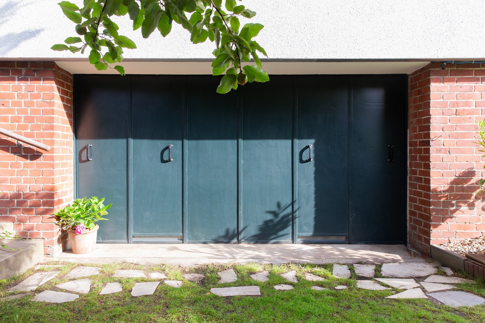 Wohnen + Kapitalanlage: Top gepflegtes, aufwendig saniertes 30er-Jahre-Haus in 1A-Lage Zehlendorf – Berlin – Vorschaubild 32