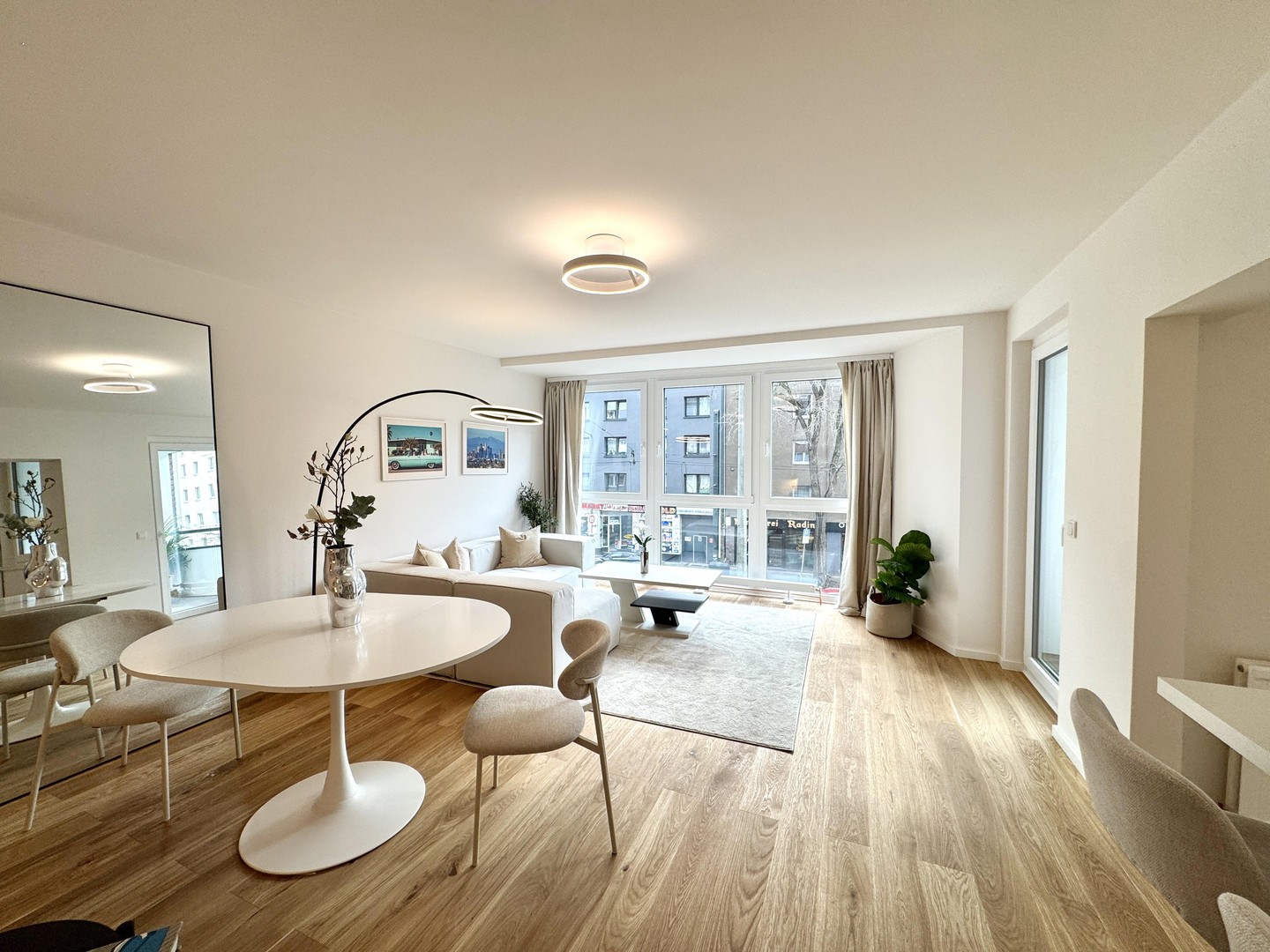 Bezugsfreie 1-Zimmer-Wohnung mit Loggia im Erstbezug nach Modernisierung!