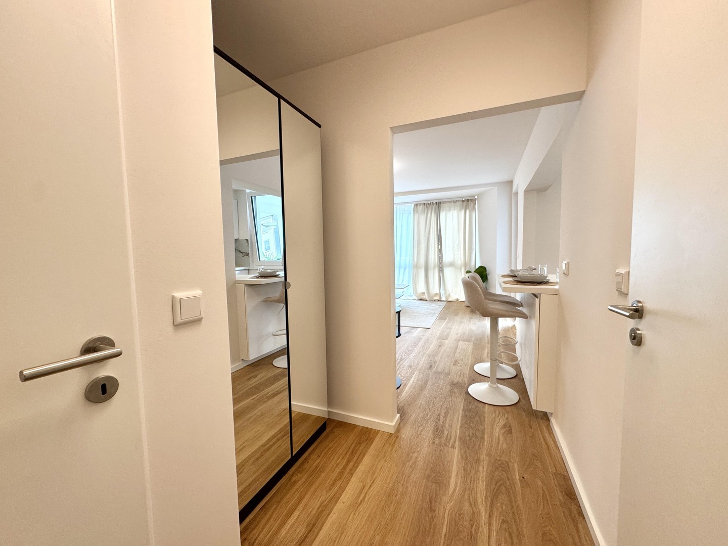 Bezugsfreie 1-Zimmer-Wohnung mit Loggia im Erstbezug nach Modernisierung! – Düsseldorf – Vorschaubild 2