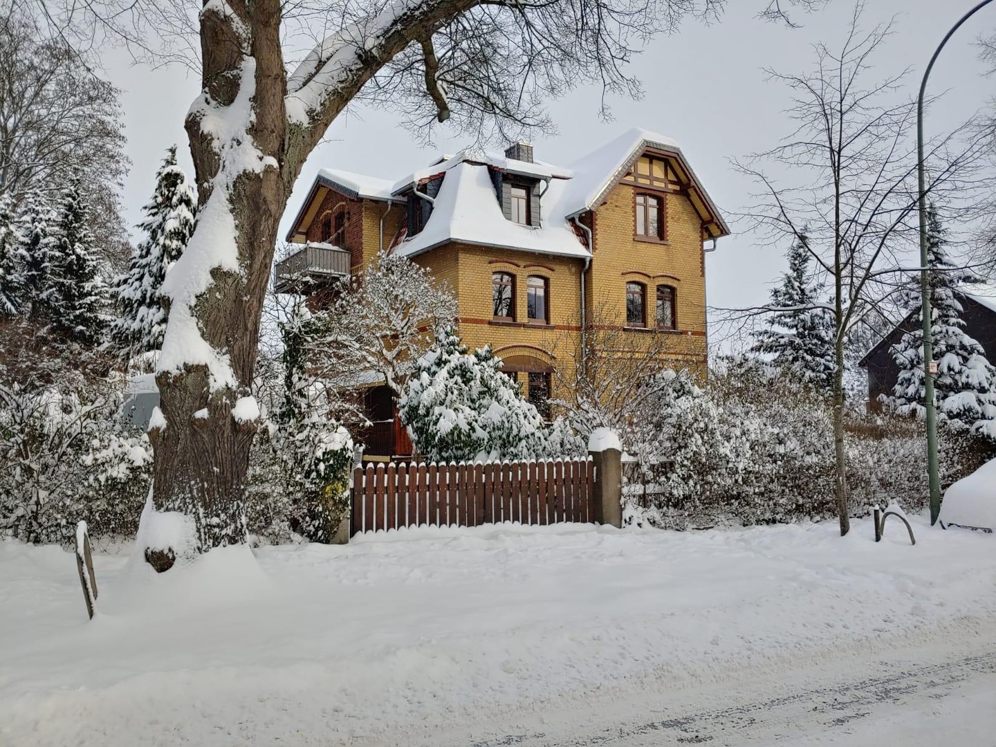 Einmaliges Ensemble aus historischer Villa und Nebengebäude – Kassel – Vorschaubild 3