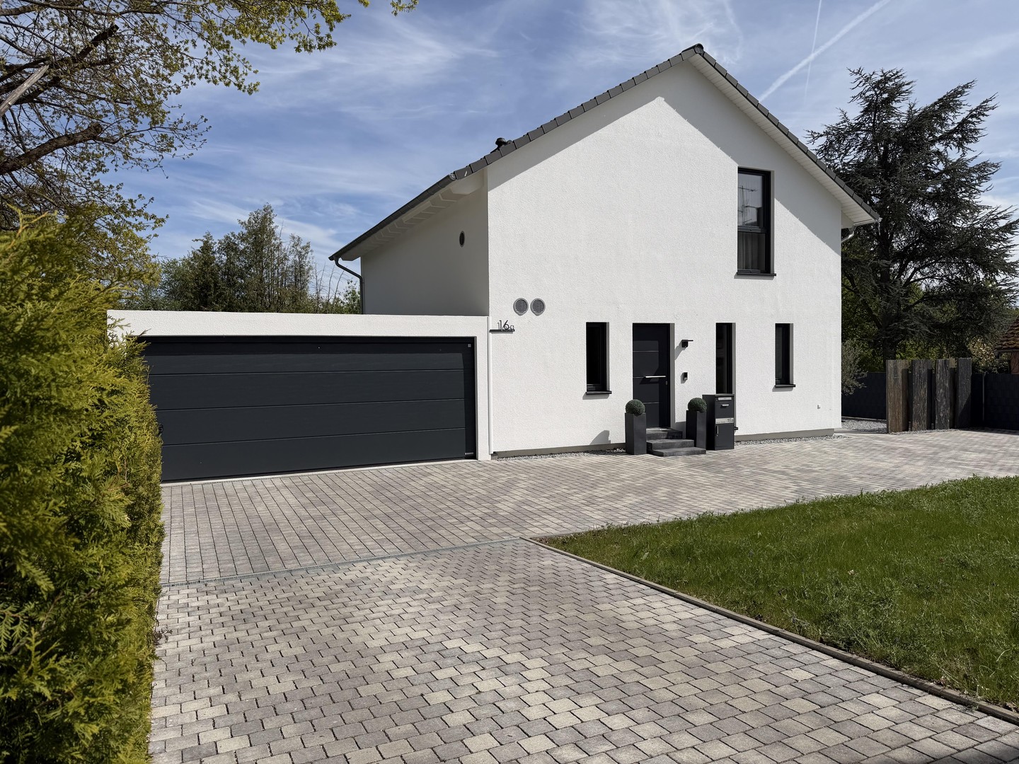 Neubau! Einfamilienhaus in bester Lage – Rohr – Bild 1 von 21