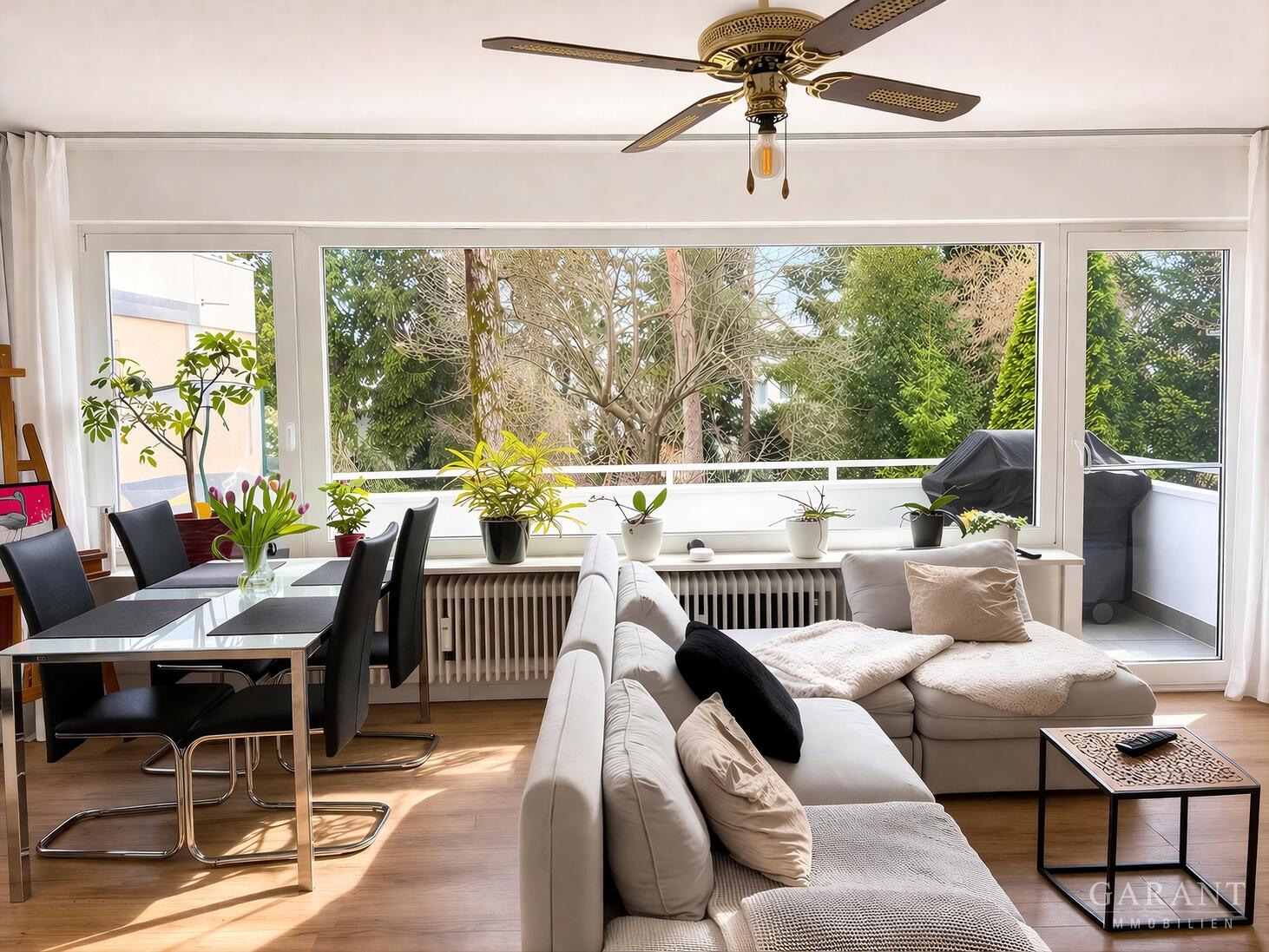 Neuwertige 3 Zimmer-Wohnung in Moosach mit Balkon, moderner Küche und Tiefgaragenstellplatz inkl. – München – Bild 1 von 12