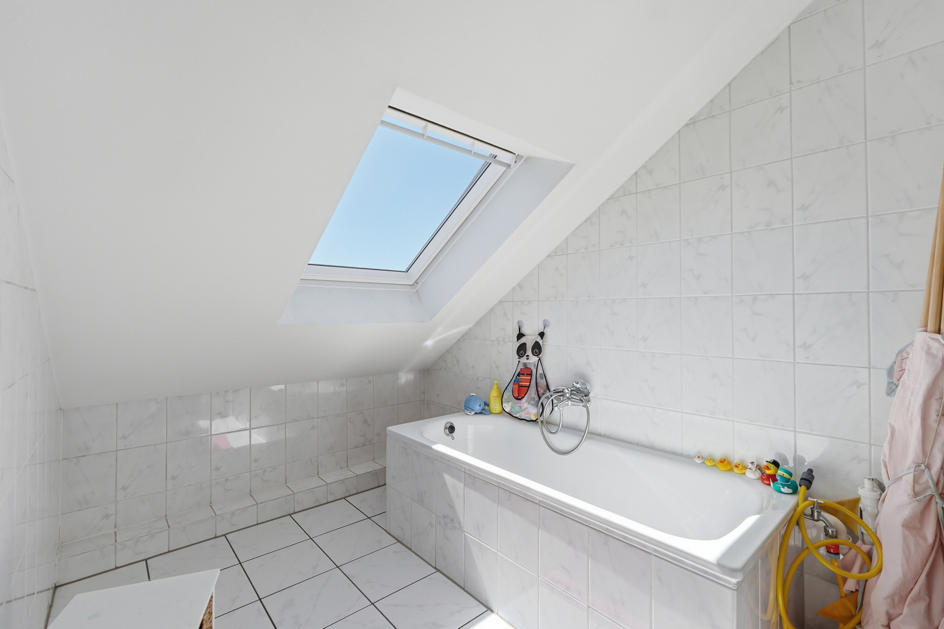 Mit 3D und ROOMTOUR: Moderne Maisonettewohnung mit großer Dachterrasse – für den Landeanflug Ihrer Freunde – Köln – Vorschaubild 8