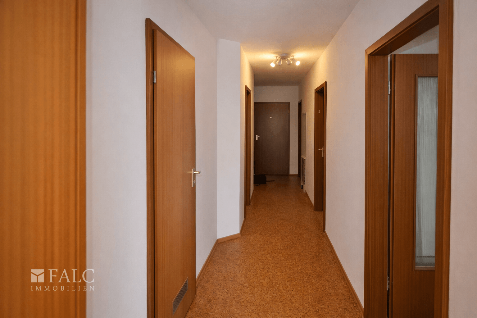 Ankommen & wohlfühlen: Lichtdurchflutete 3-Zi-Whg mit Südbalkon in parkähnlicher Lage – München – Vorschaubild 11