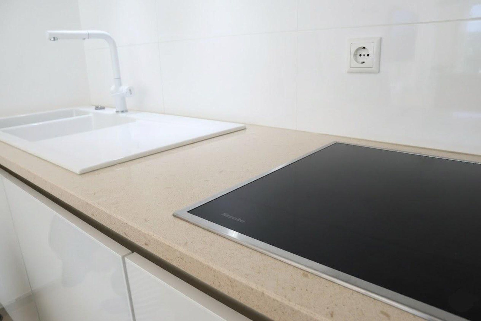 Haus-im-Haus in Stadtvilla: 3-Zimmer-Gartenwohnung mit Südterrasse, Privatgarten, Energiek A und TG – München – Vorschaubild 10