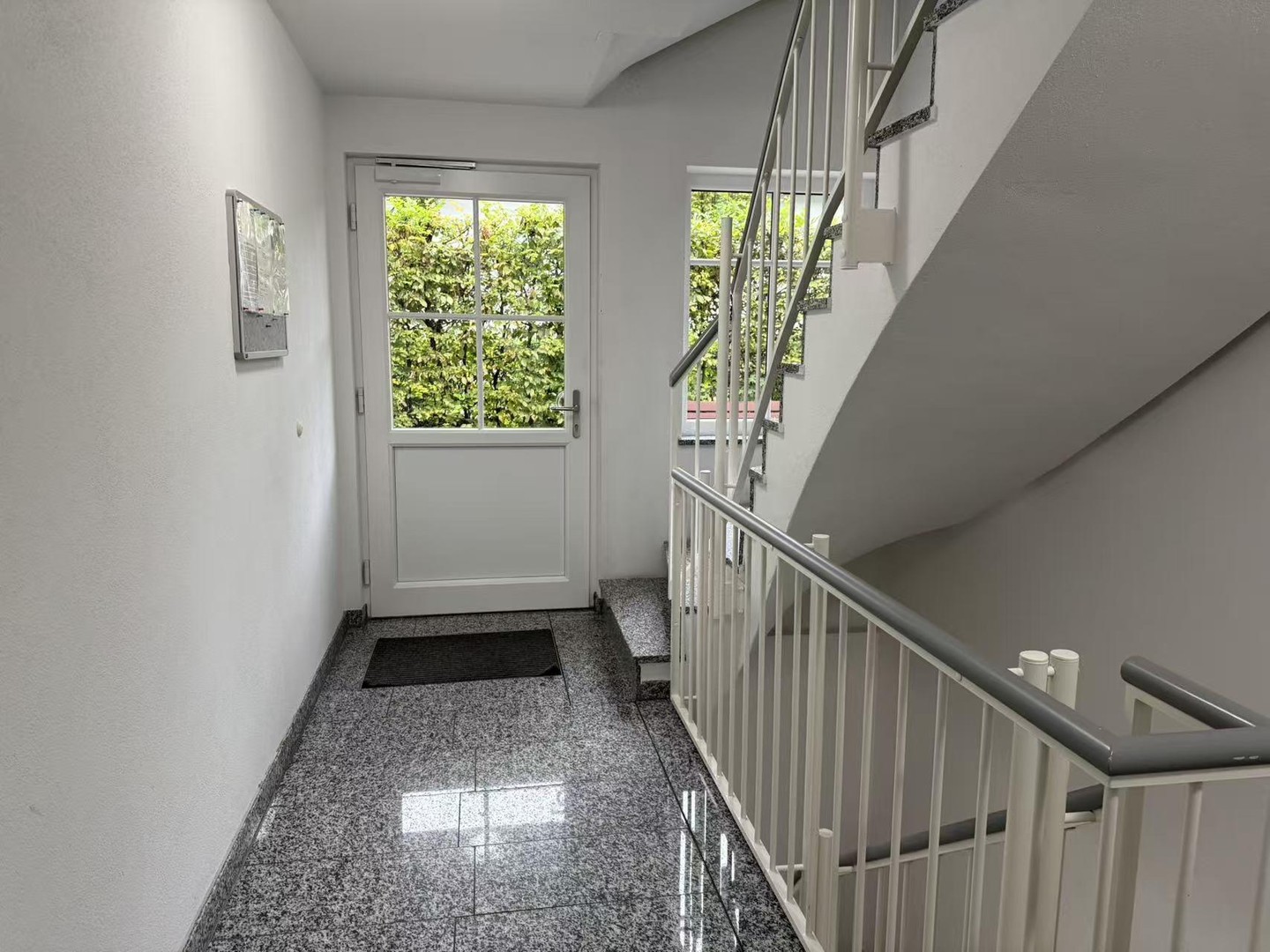 Haus-im-Haus in Stadtvilla: 3-Zimmer-Gartenwohnung mit Südterrasse, Privatgarten, Energiek A und TG – München – Vorschaubild 20