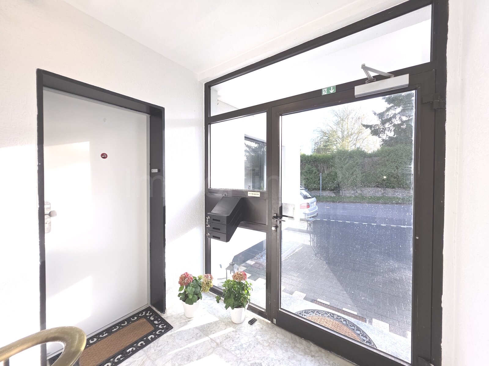 ++ MODERNISIERTES DREIFAMILIENHAUS + DOPPELGARAGE + GARTEN IN GUTER LAGE!! ++ – Herzogenrath – Vorschaubild 3