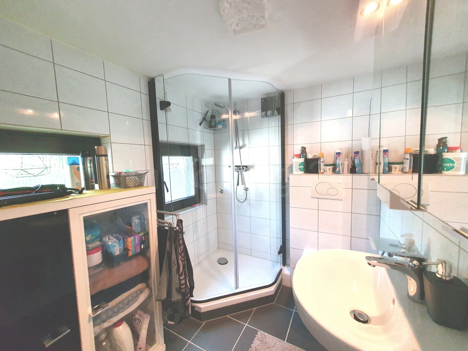 ++ MODERNISIERTES DREIFAMILIENHAUS + DOPPELGARAGE + GARTEN IN GUTER LAGE!! ++ – Herzogenrath – Vorschaubild 6