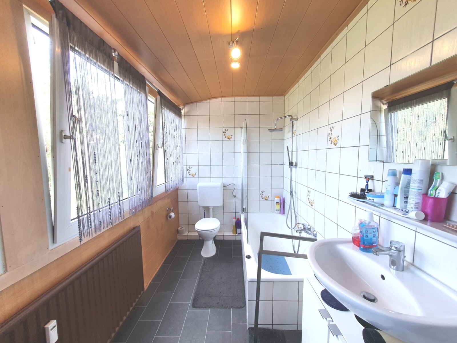 ++ MODERNISIERTES DREIFAMILIENHAUS + DOPPELGARAGE + GARTEN IN GUTER LAGE!! ++ – Herzogenrath – Vorschaubild 19