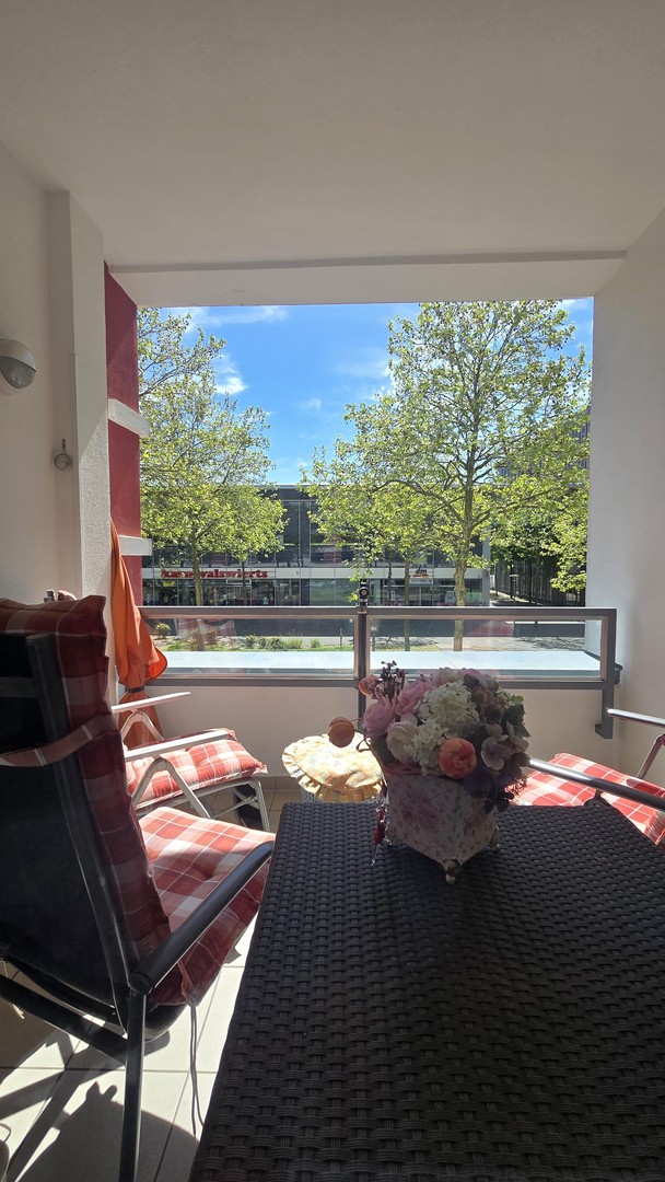 Sonniges Wohnglück in Derendorf, gepflegte 2 Zimmer-Wohnung, 2 Südbalkone & Tiefgarage – Düsseldorf – Vorschaubild 2