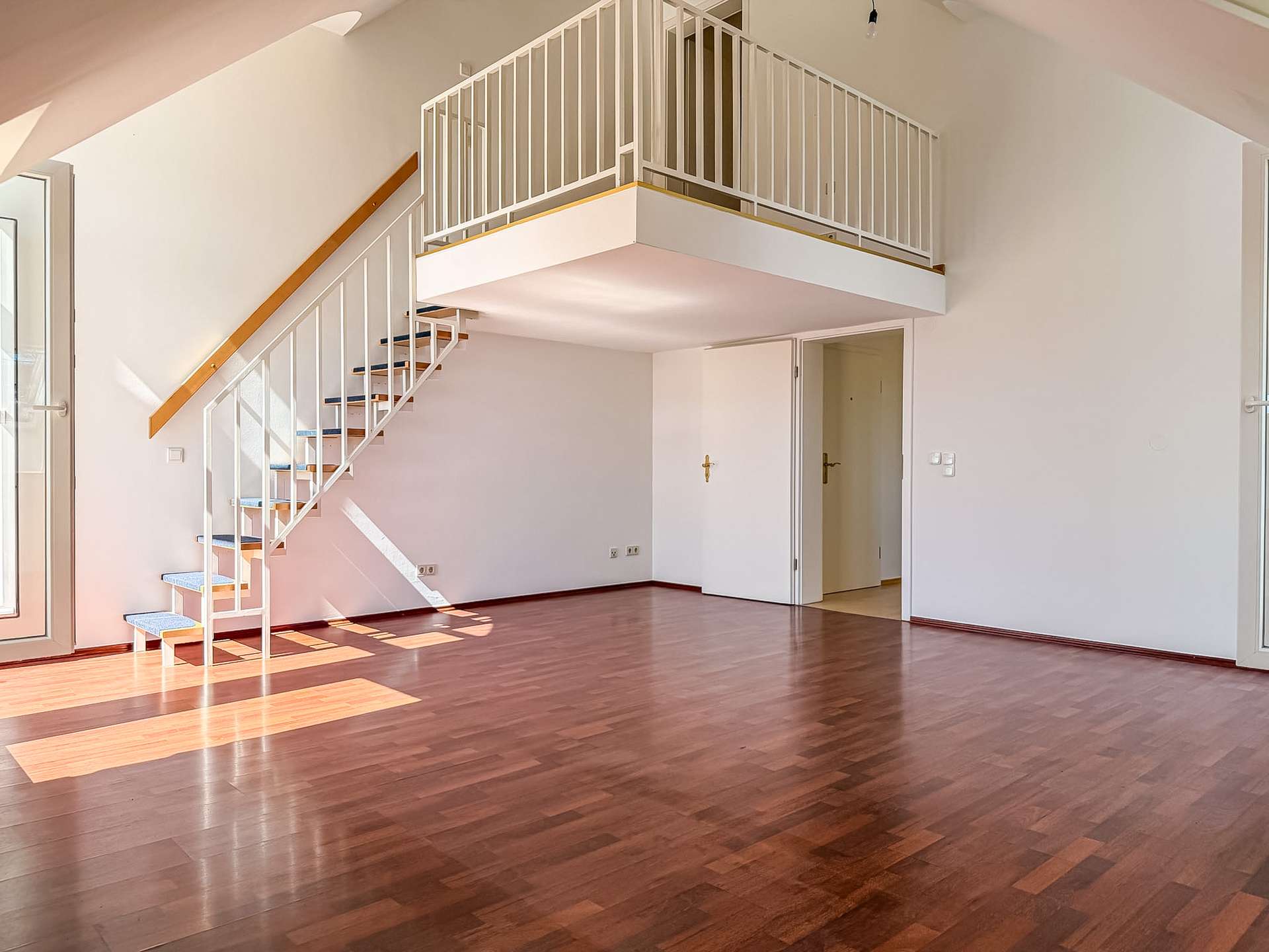 Sofort bezugsfrei | Maisonettewohnung mit ZWEI Terrassen| TG-Stellplatz | Fußläufig in den Auwald | – Leipzig – Vorschaubild 3