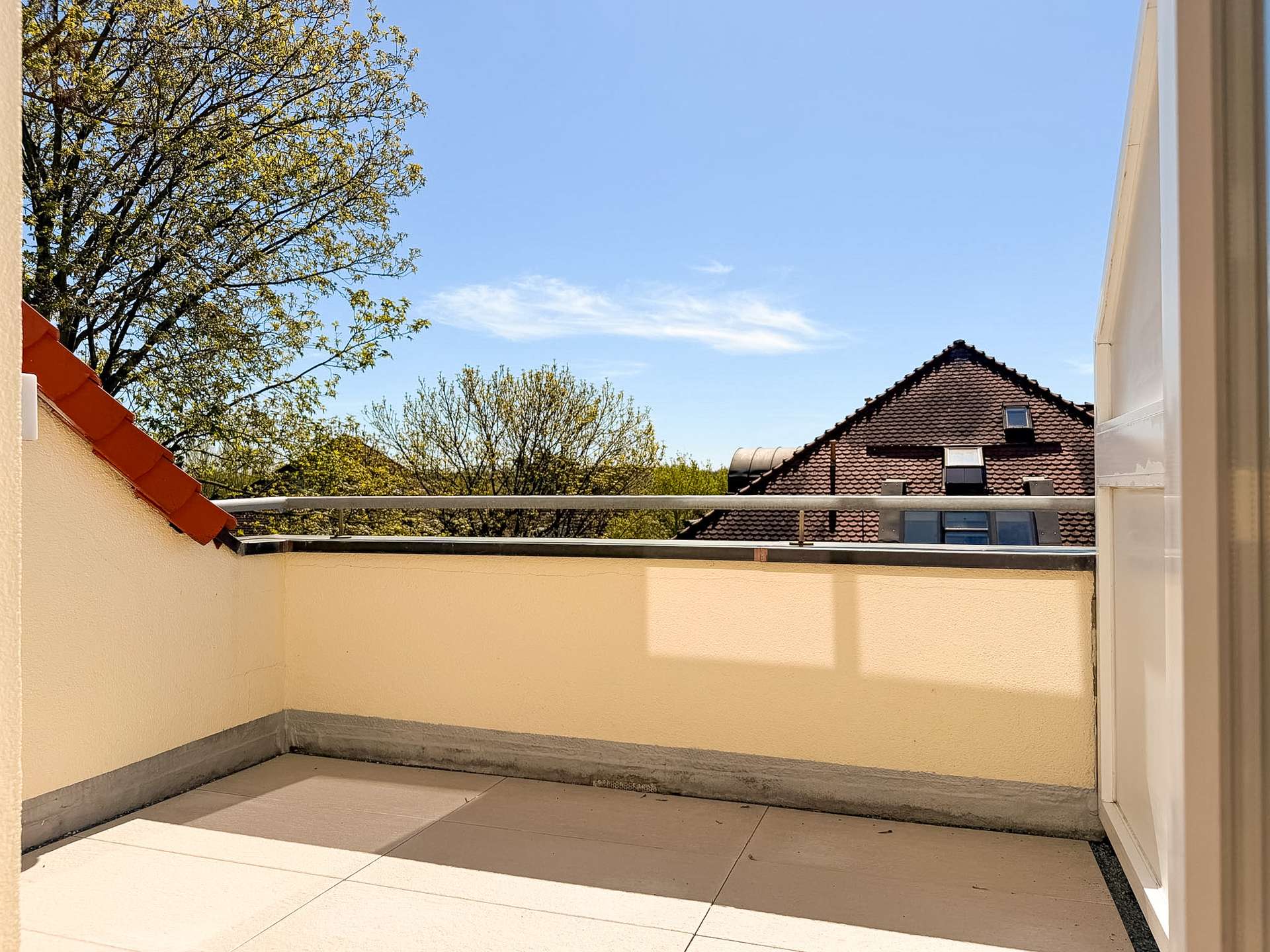Sofort bezugsfrei | Maisonettewohnung mit ZWEI Terrassen| TG-Stellplatz | Fußläufig in den Auwald | – Leipzig – Vorschaubild 5