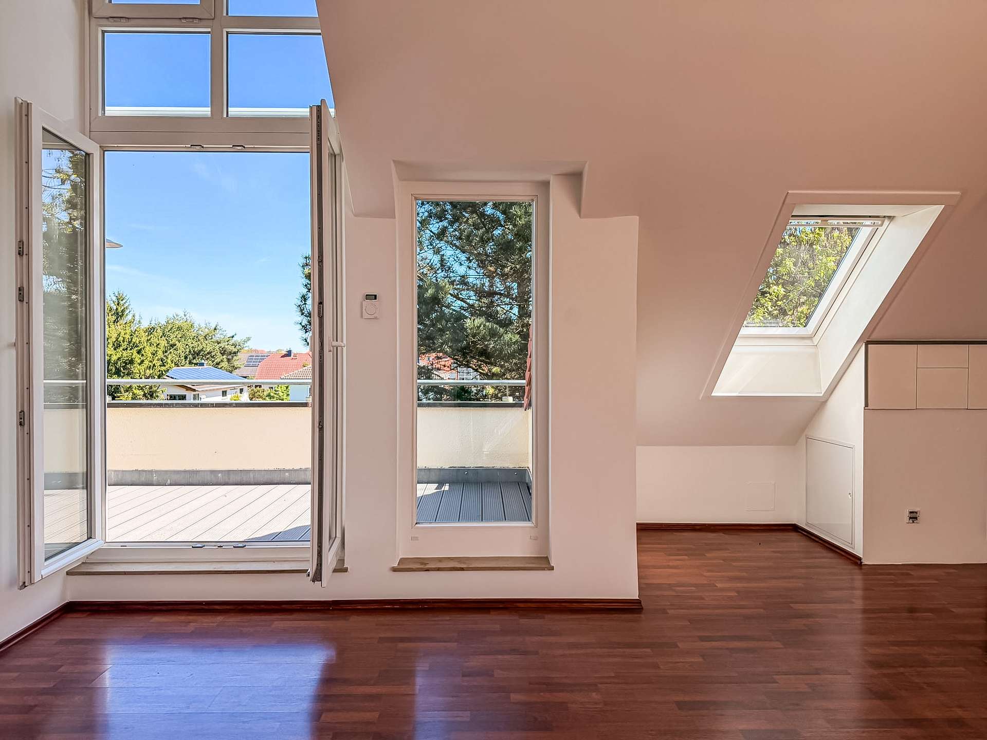 Sofort bezugsfrei | Maisonettewohnung mit ZWEI Terrassen| TG-Stellplatz | Fußläufig in den Auwald | – Leipzig – Vorschaubild 6