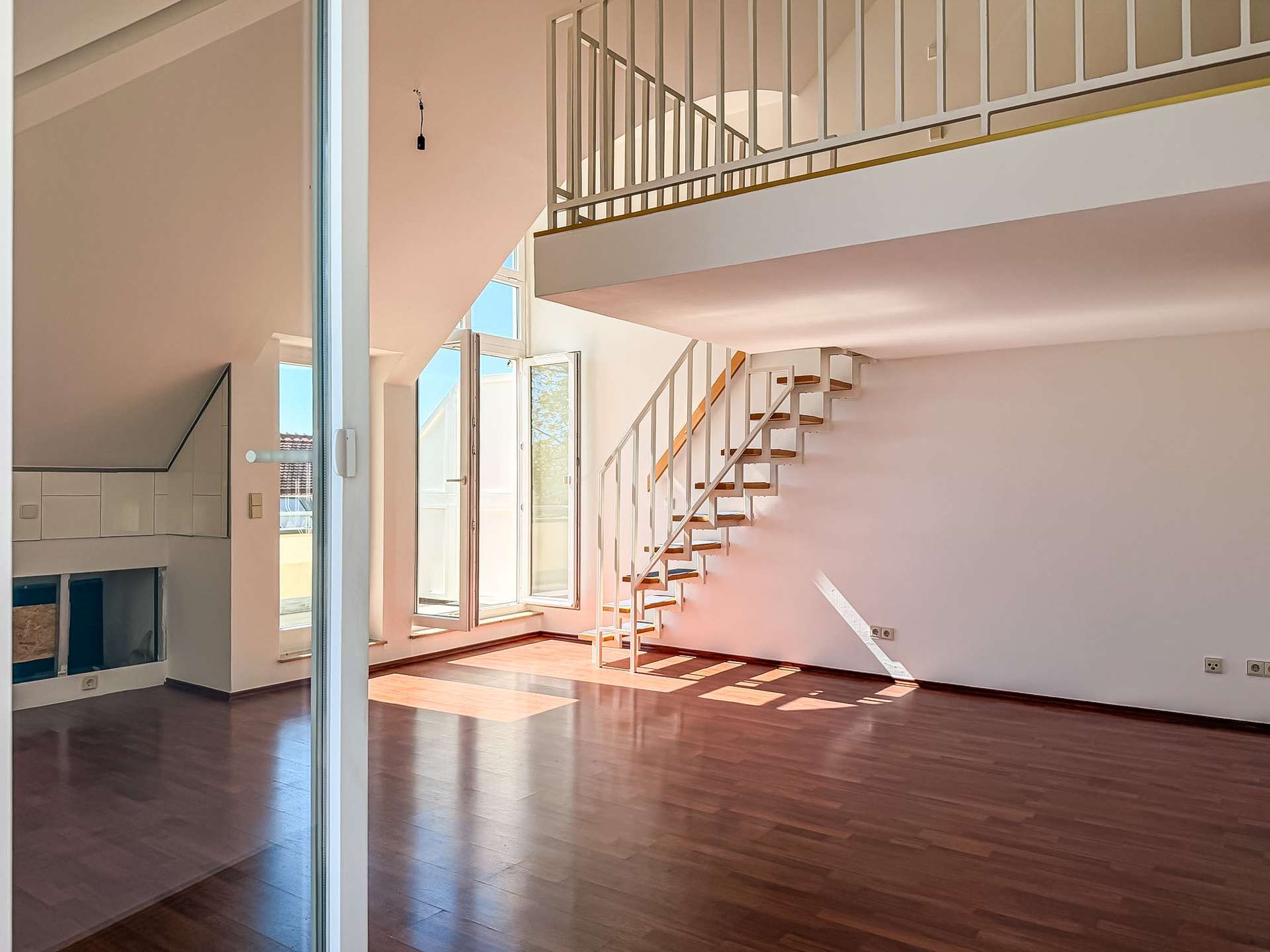 Sofort bezugsfrei | Maisonettewohnung mit ZWEI Terrassen| TG-Stellplatz | Fußläufig in den Auwald | – Leipzig – Vorschaubild 8
