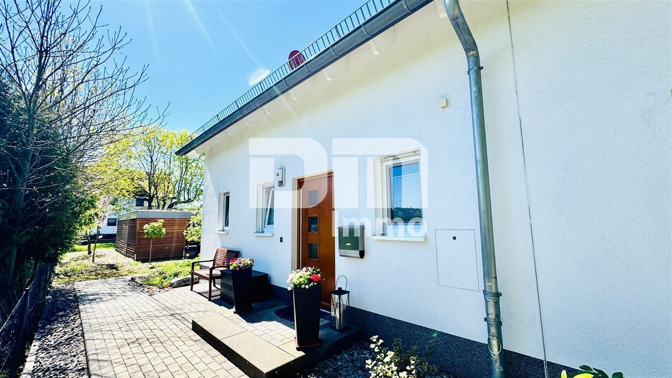 Modernes Familienglück nahe KfW 55-Standard mit Terrasse, Carport und Parkplatz – Kassel , Hess – Vorschaubild 3