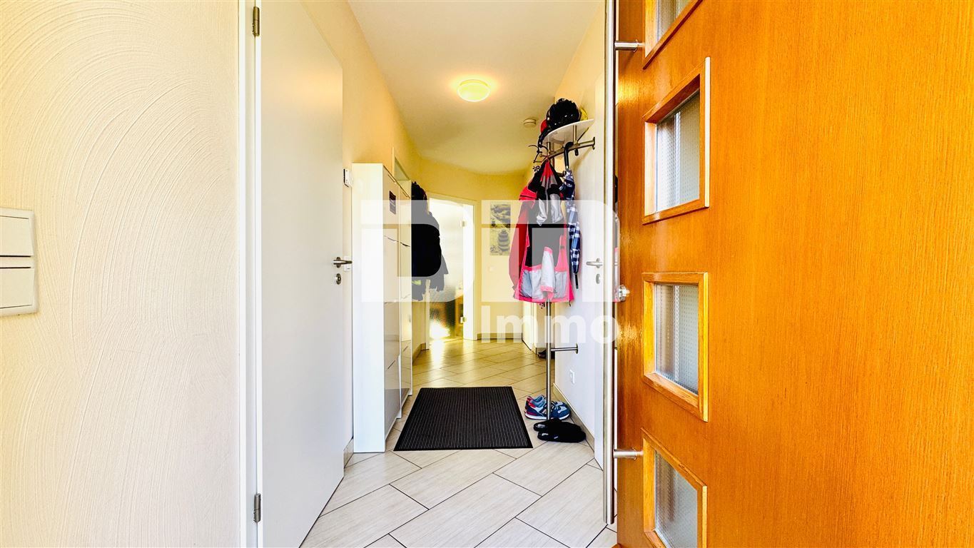 Modernes Familienglück nahe KfW 55-Standard mit Terrasse, Carport und Parkplatz – Kassel , Hess – Vorschaubild 5