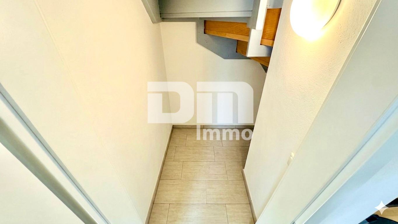 Modernes Familienglück nahe KfW 55-Standard mit Terrasse, Carport und Parkplatz – Kassel , Hess – Vorschaubild 7