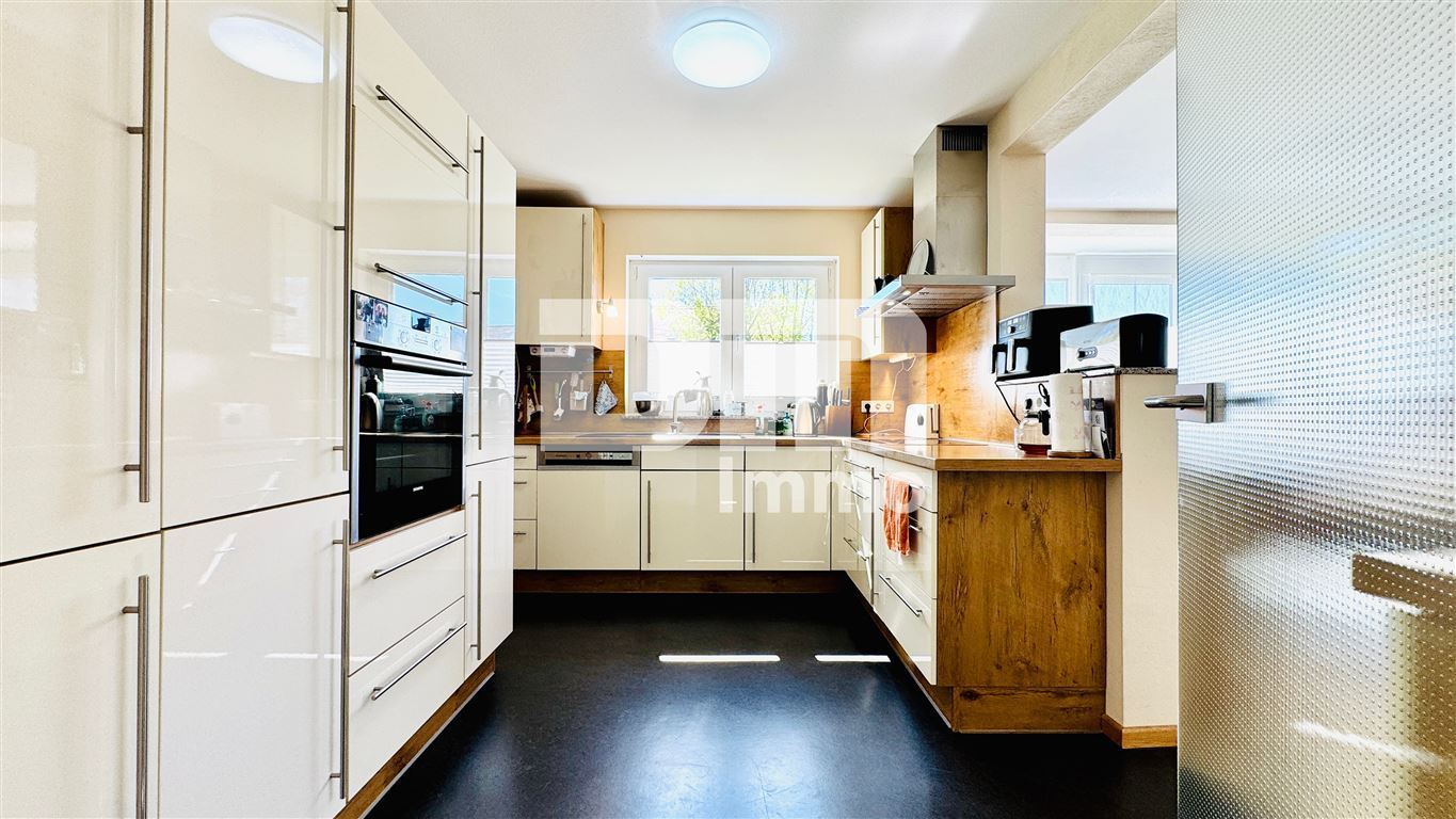 Modernes Familienglück nahe KfW 55-Standard mit Terrasse, Carport und Parkplatz – Kassel , Hess – Vorschaubild 12