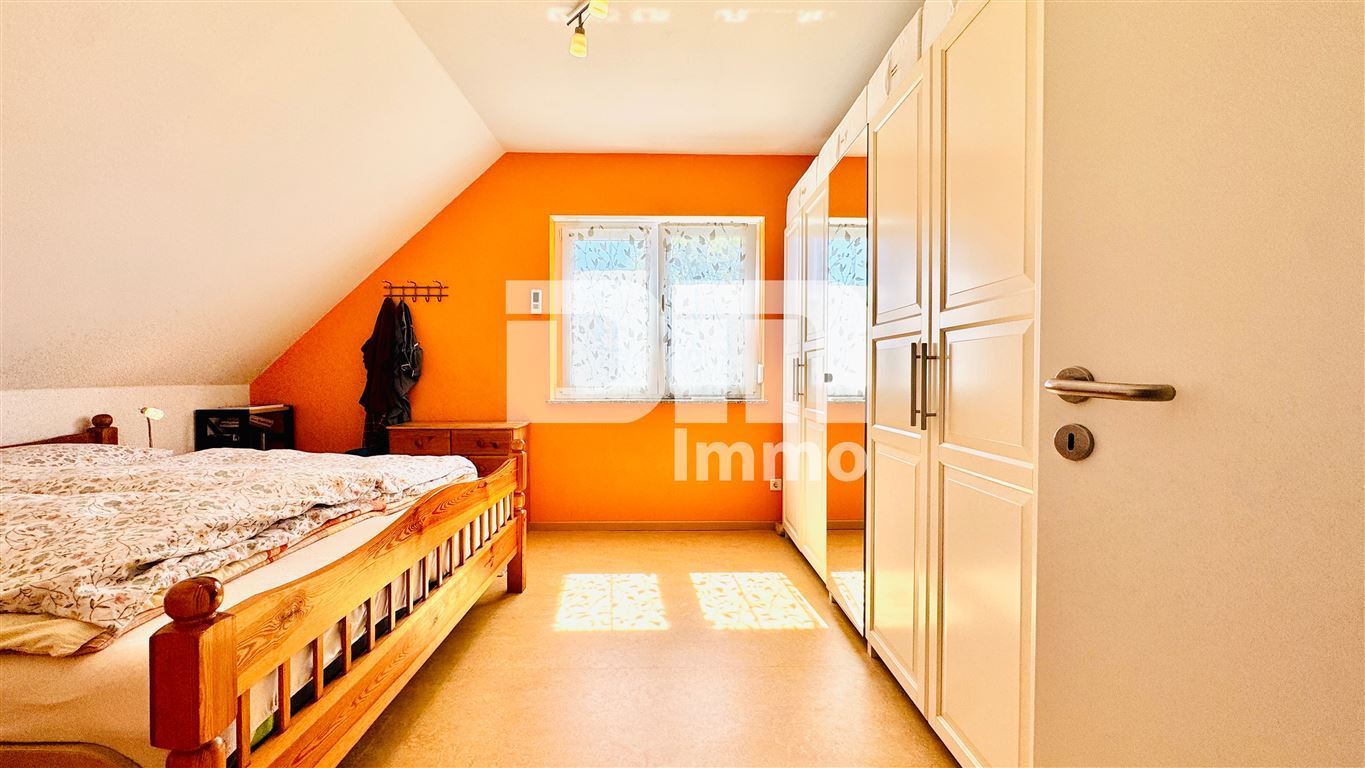 Modernes Familienglück nahe KfW 55-Standard mit Terrasse, Carport und Parkplatz – Kassel , Hess – Vorschaubild 18