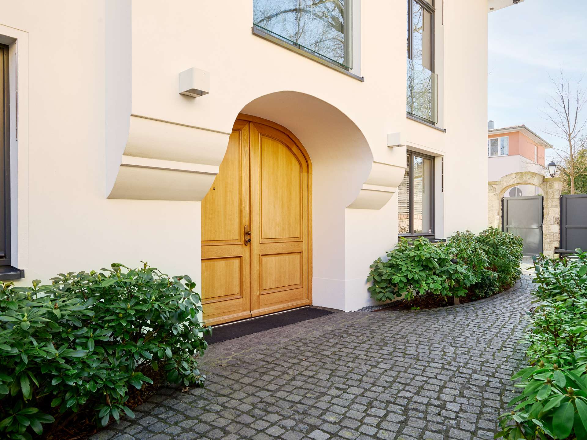 Architektonisches Unikat: Luxuriöse Altbauvilla mit Einliegerwohnung & Salzwasseraußenpool – Berlin – Vorschaubild 2