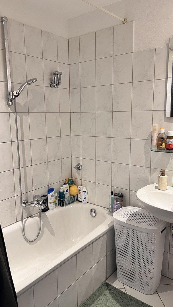 Schöne helle 79 m2 Wohnung in ruhier Wohnlage in Düsseldorf Lörick – Düsseldorf – Vorschaubild 4