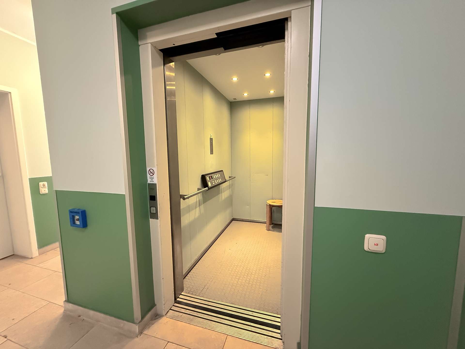 4,45 % Rendite I Betreutes Wohnen am Südplatz I 2-Raumwohnung I sonnige Loggia I Aufzug I Keller – Leipzig – Vorschaubild 3
