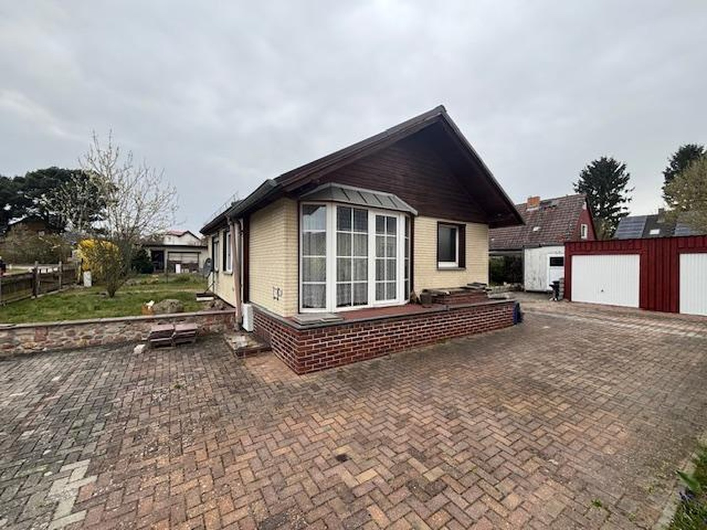 Charmantes Einfamilienhaus mit zwei Garagen und großem Garten – Ihr neues Zuhause in Bohnsdorf – Berlin – Bild 1 von 32