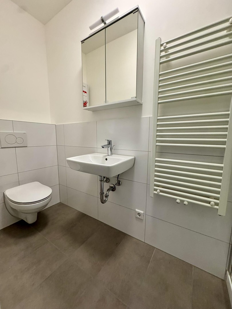 Neue ruhige 2-Zi-Hinterhofwohnung mit EBK im beliebten Szeneviertel – Düsseldorf – Vorschaubild 8