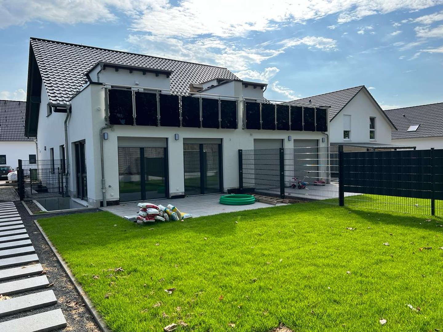 Neubau Doppelhaushälfte mit Einliegerwohnung und Küchen in Neuberg