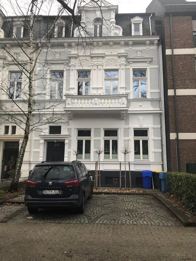Mehrgenerationenhaus oder Wohnen und Arbeiten in Krefeld-Bockum im Stil der Neorenaissance – Krefld-Bockum – Bild 1 von 24