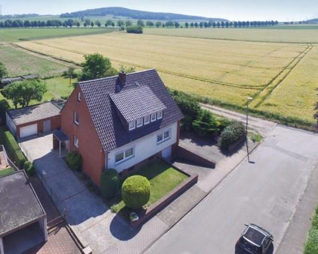 Freistehendes Einfamilienhaus mit großem Garten in Wennigsen OT Bredenbeck – Wennigsen – Bild 1 von 22