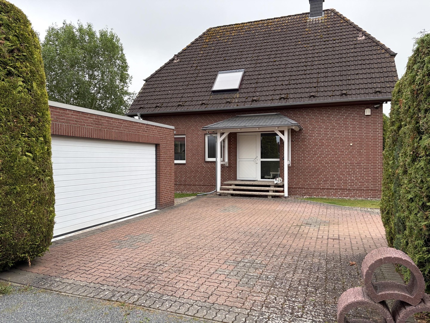 Gepflegtes EFH im Grünen in Feldrandlage mit großem Grundstück, Wohnkeller und Doppelgarage – Niedersachsen – Bild 1 von 18