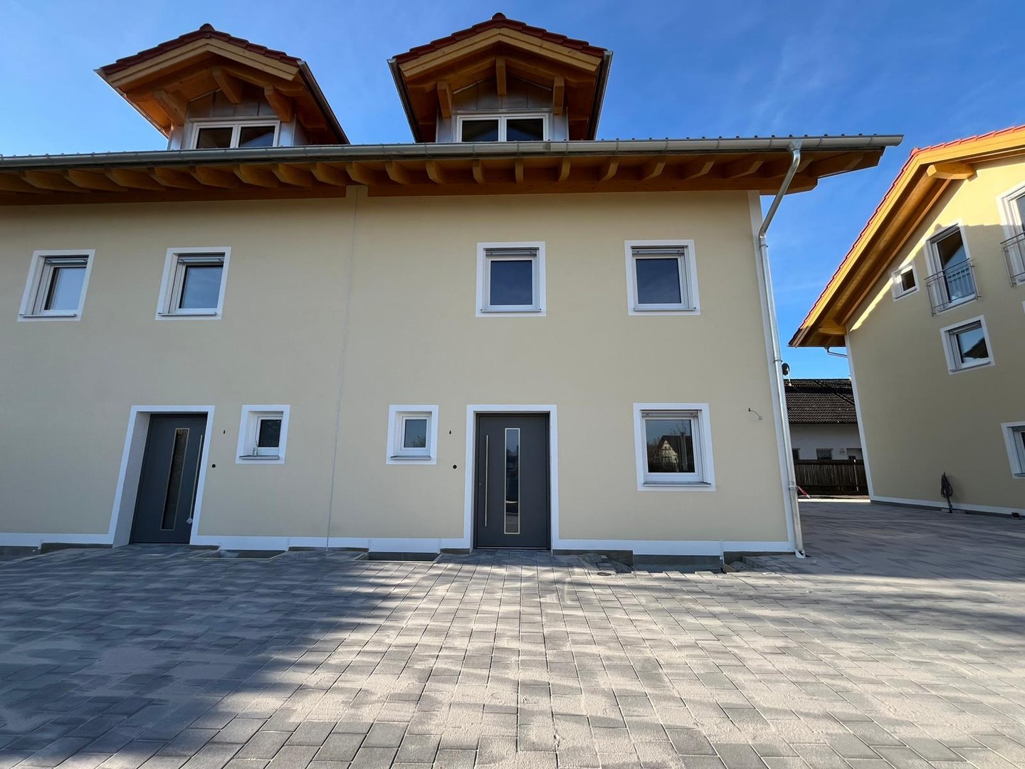 Neubau-Erstbezug, moderne Doppelhaushälfte mit 7 Zimmer – Egmating – Vorschaubild 4