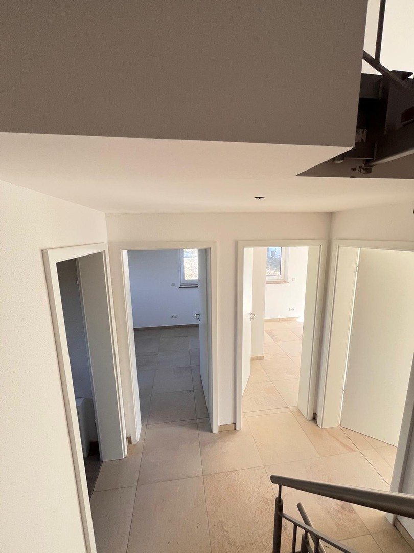 Neubau-Erstbezug, moderne Doppelhaushälfte mit 7 Zimmer – Egmating – Vorschaubild 11