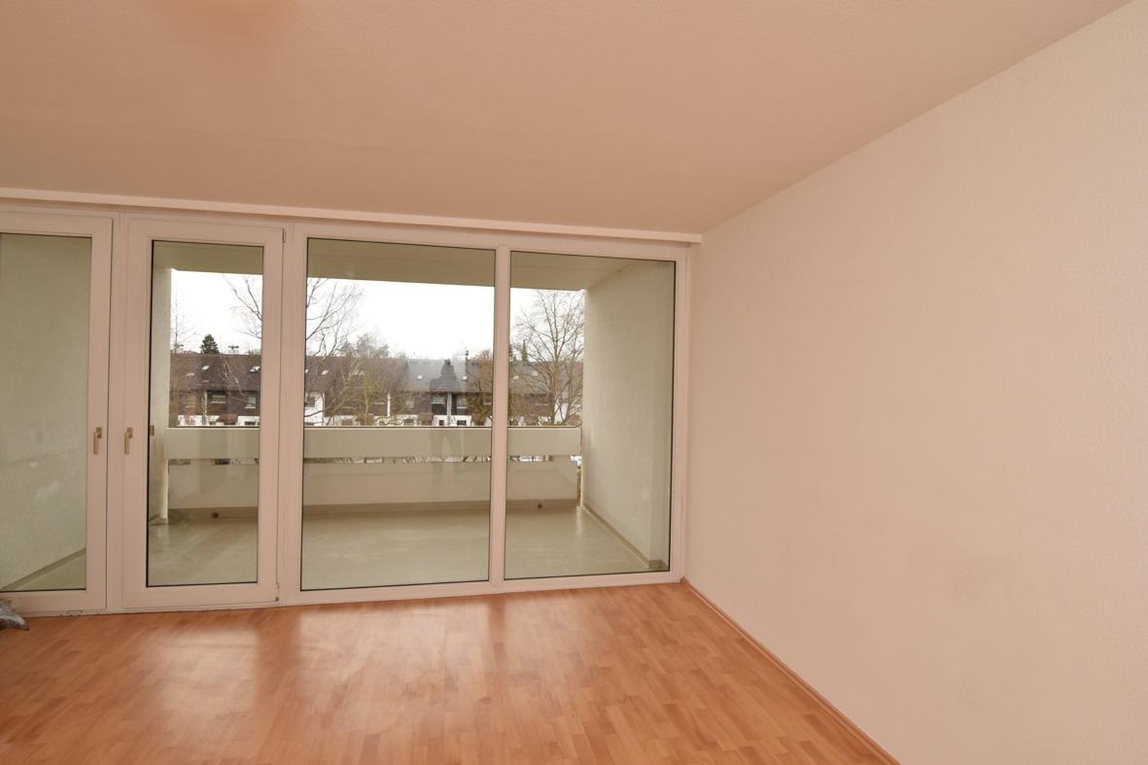Helle 3-Zimmer Wohnung 70 m2 München Unterhaching mit Balkon Erstbezug nach Vollrenovierung – Unterhaching München – Vorschaubild 34