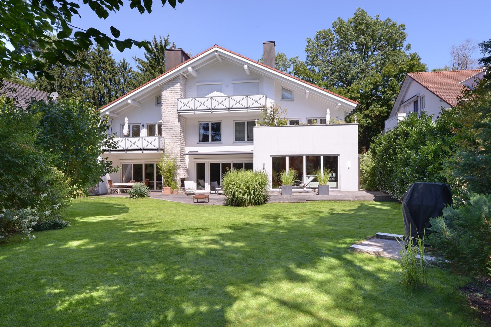 Lichtdurchflutete Gartenwohnung mit Hauscharakter in München Bogenhausen/Daglfing. Provisionsfrei – München – Vorschaubild 2