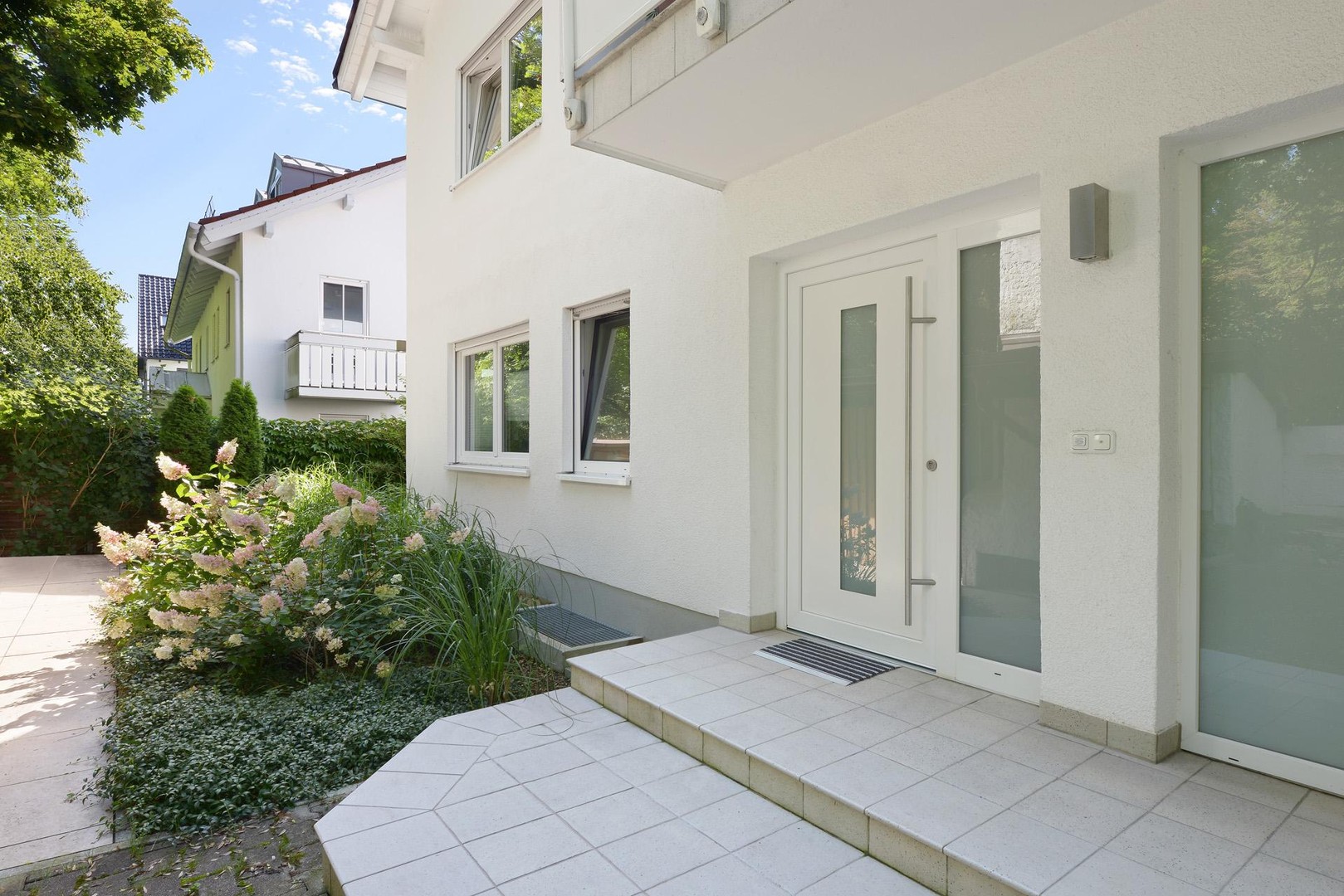 Lichtdurchflutete Gartenwohnung mit Hauscharakter in München Bogenhausen/Daglfing. Provisionsfrei – München – Vorschaubild 3