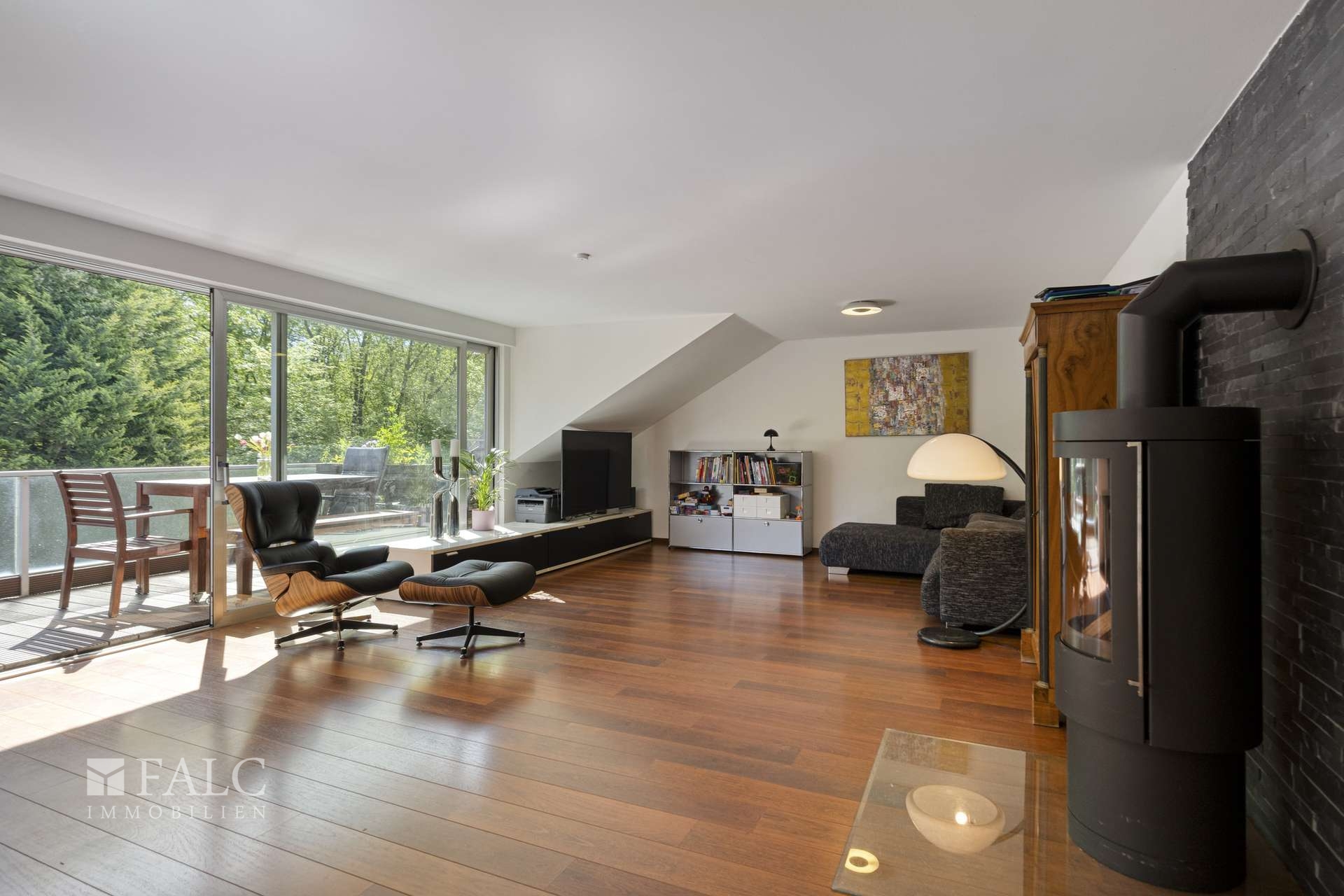 DG-Traum mit Kamin & großem Balkon ins Grüne | 110 m² – Köln – Vorschaubild 2