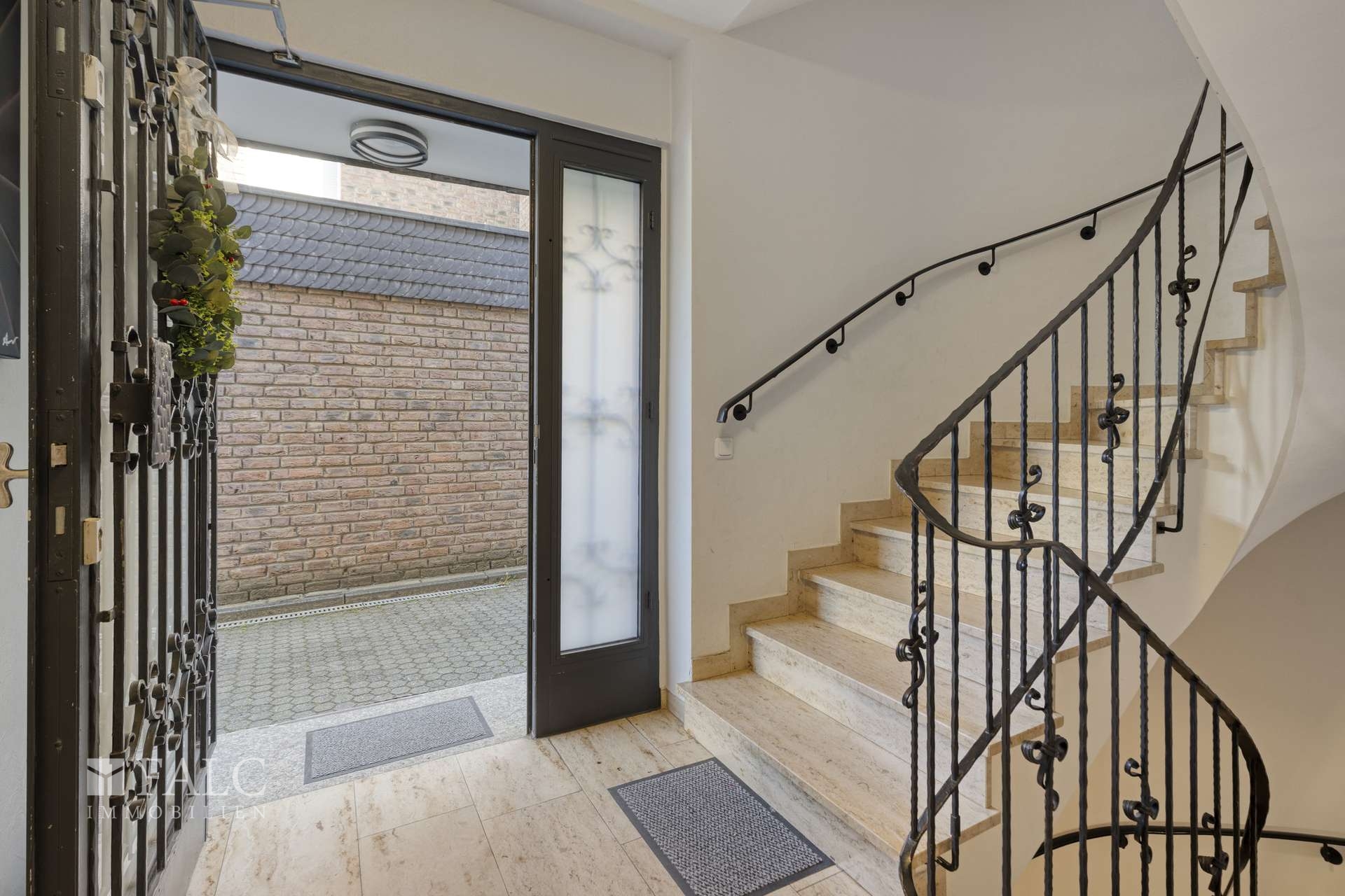 DG-Traum mit Kamin & großem Balkon ins Grüne | 110 m² – Köln – Vorschaubild 5