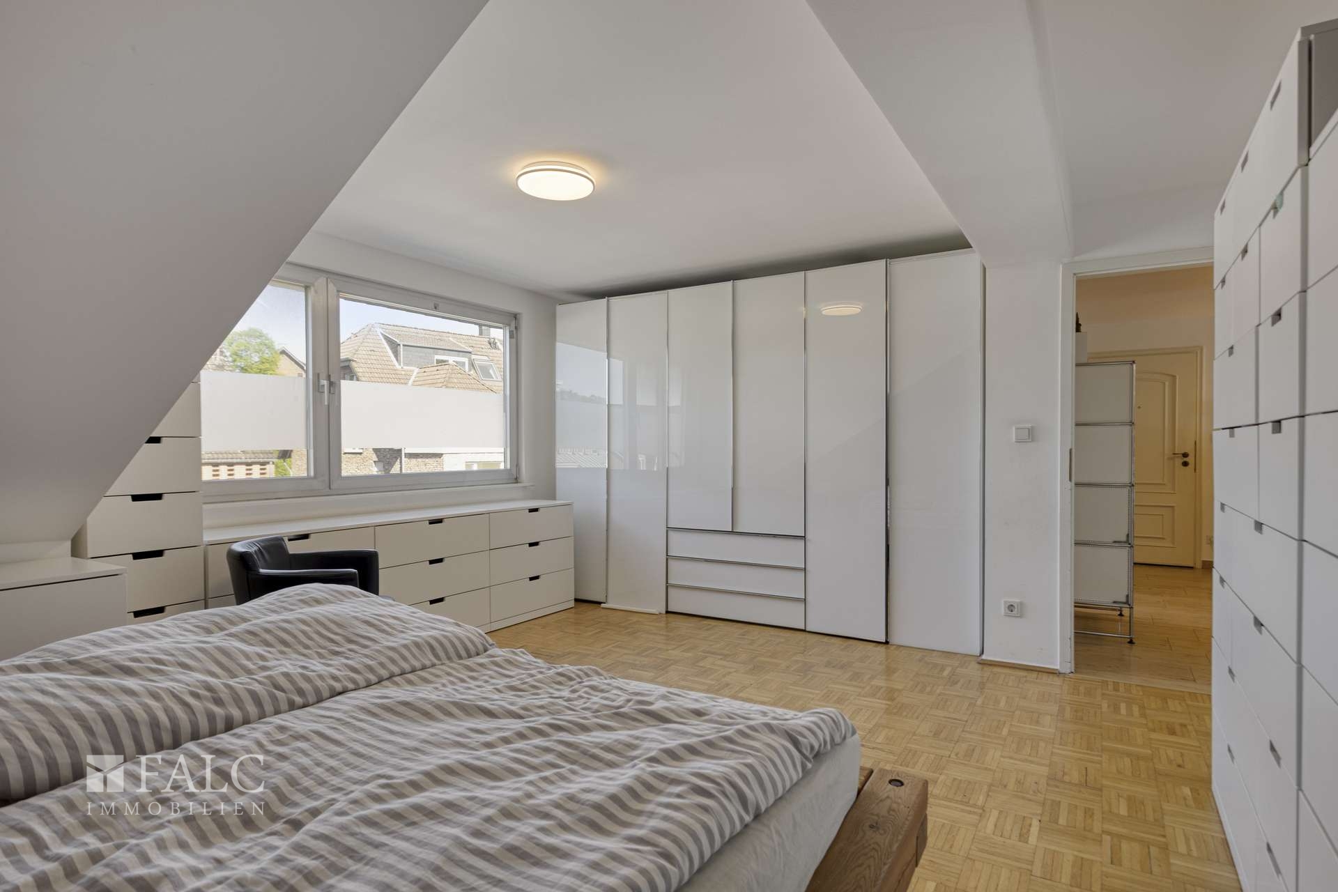 DG-Traum mit Kamin & großem Balkon ins Grüne | 110 m² – Köln – Vorschaubild 12