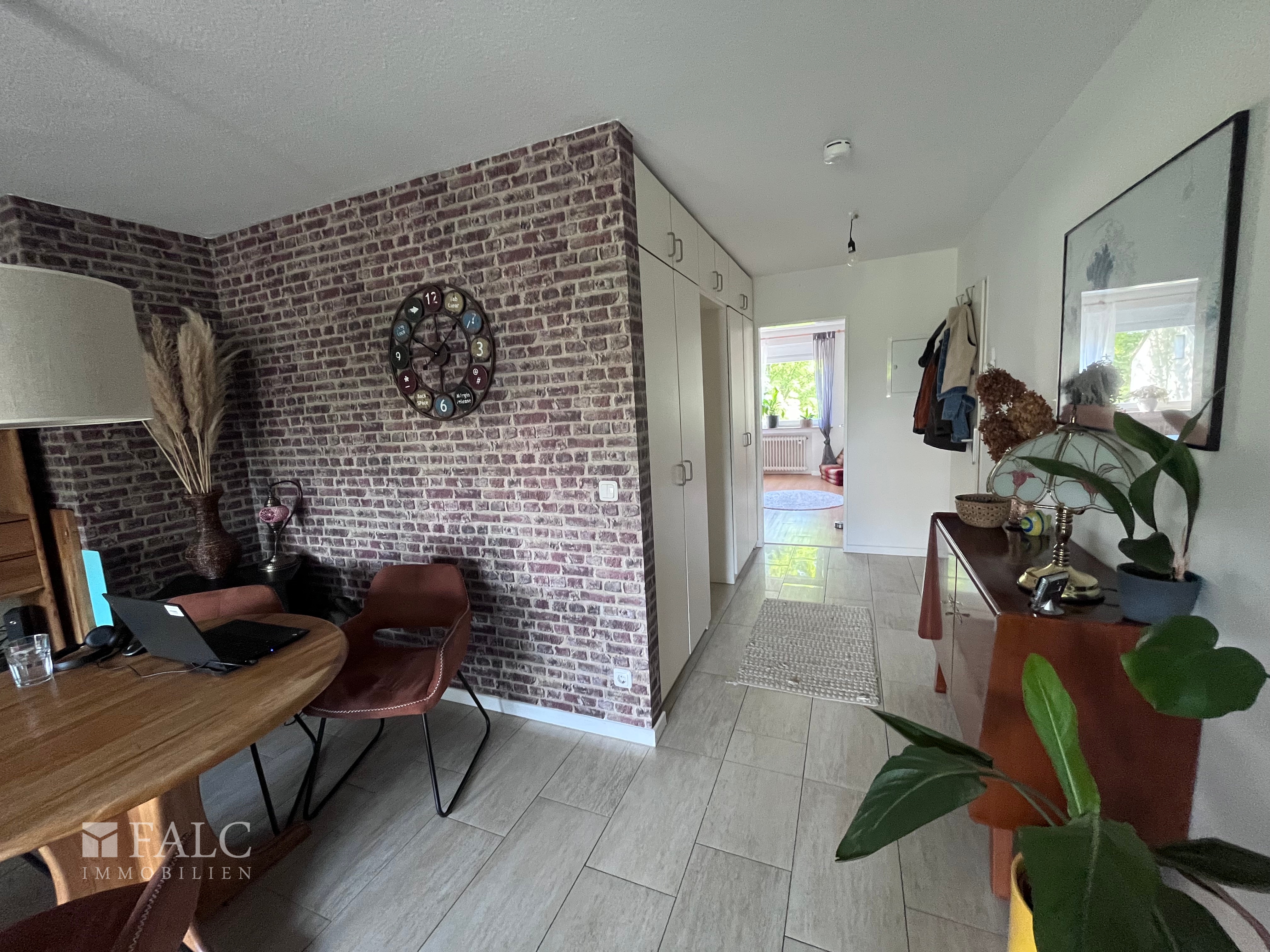 Willkommen in Ihrer modernisierten 2-Zimmer-Wohnung mit Balkon – Essen – Vorschaubild 4