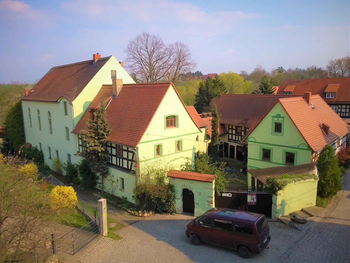 WÄRMEPUMPE! romantischer Gasthof mit Tanzsaal u 3 Wohnungen-saniert! Preis auf Anfrage. – Elsteraue – Bild 1 von 28