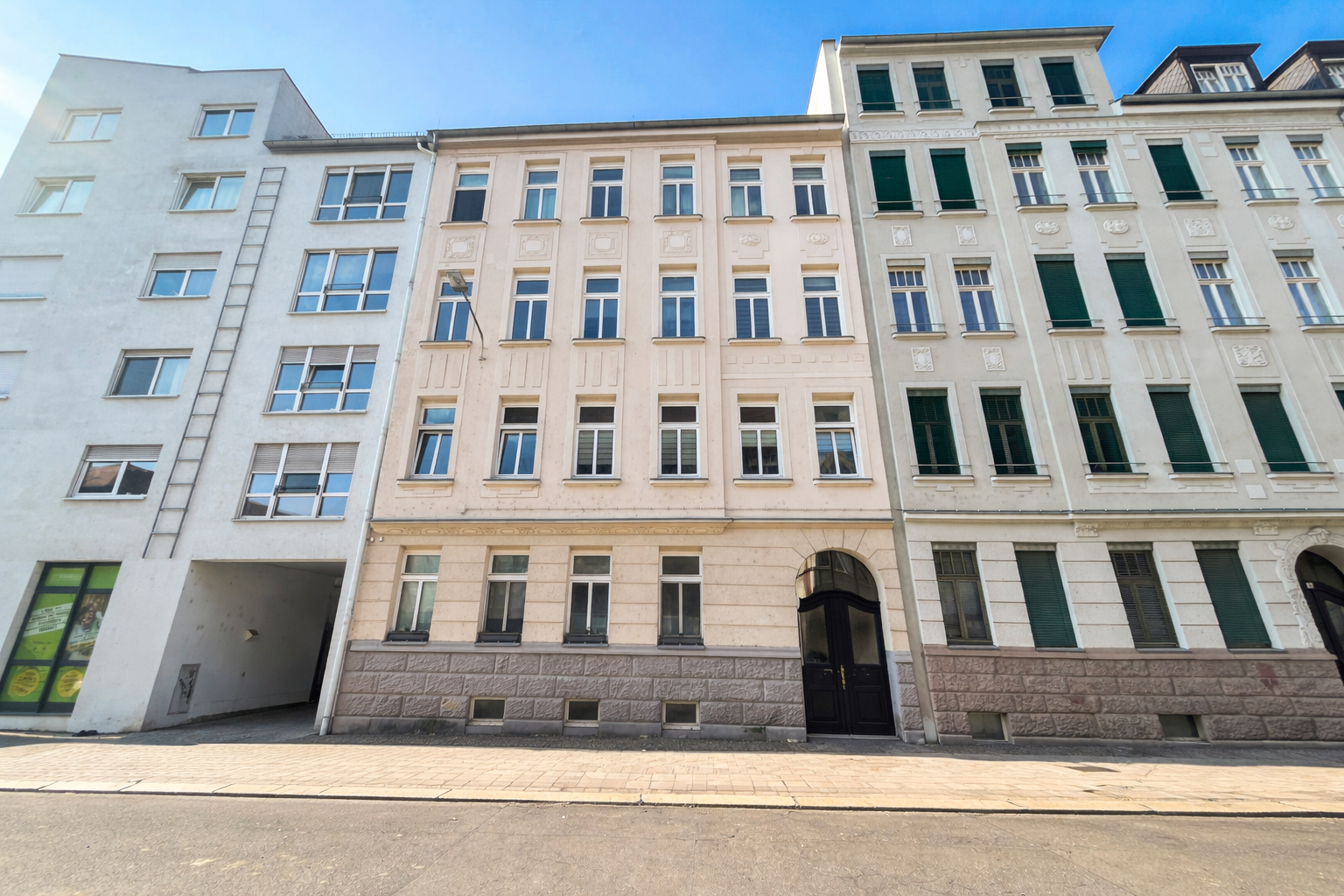 Helle geräumige 4 Zimmer Wohnung | Balkon | Einbauküche | Tageslichtbad | WG-geeignet – Leipzig – Vorschaubild 2