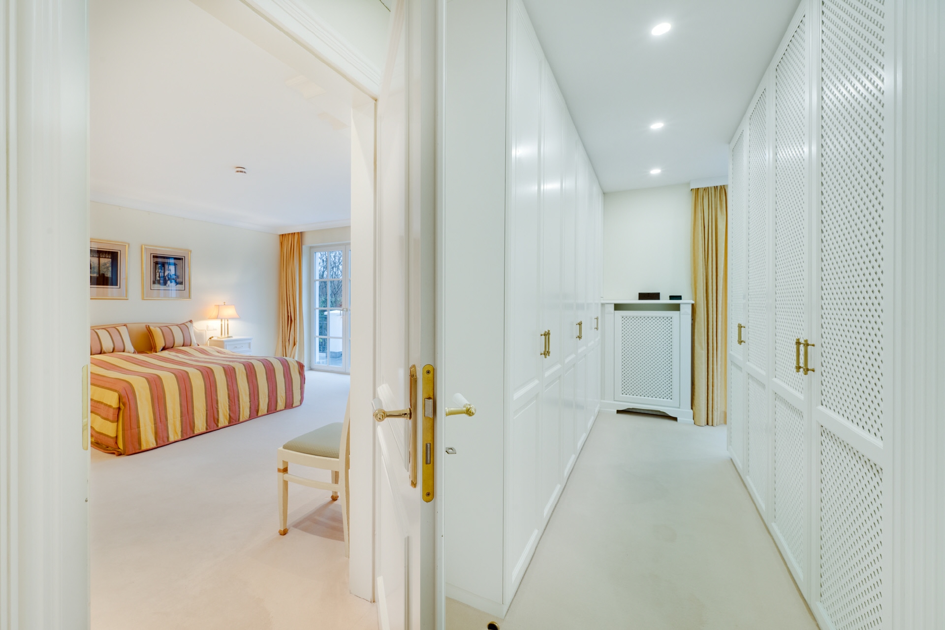 AIGNER - Luxuriös und durchdacht: Villa mit Aufzug in einem Parkgrundstück – München – Vorschaubild 8