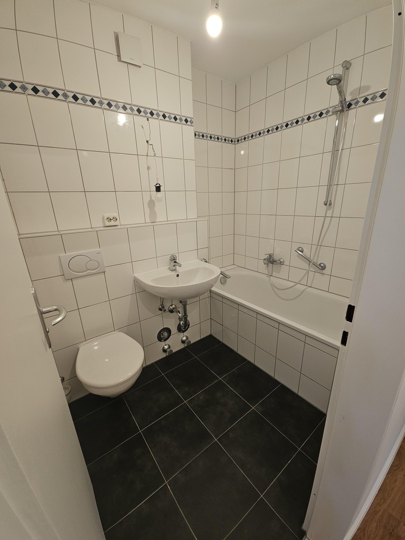 Provisionsfreie 3-Zi-Wohnung- Renoviert mit Südbalkon in der Herzogstrasse – München – Vorschaubild 15