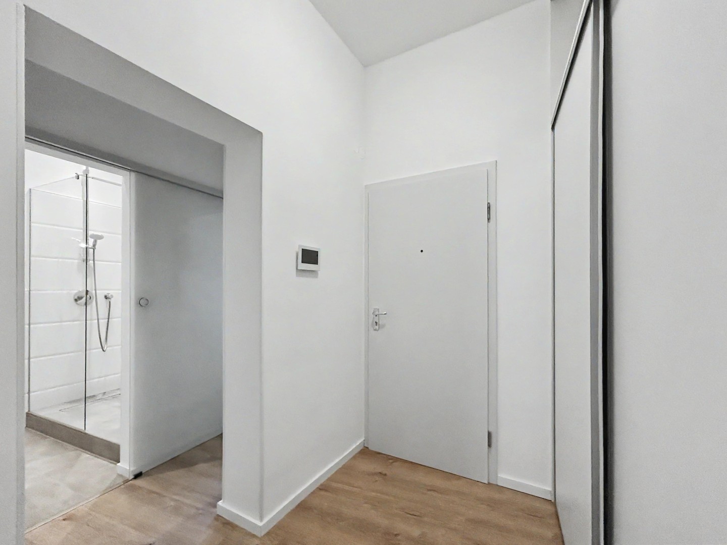 Exklusiv möbliert im Kunibertsviertel: kernsaniertes City-Apartment nahe Dom und Rhein – Köln – Vorschaubild 10